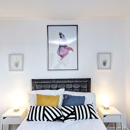 The Pent House - Lushio Apartments Northampton Bagian luar foto