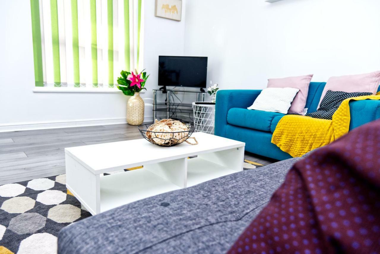 The Pent House - Lushio Apartments Northampton Bagian luar foto