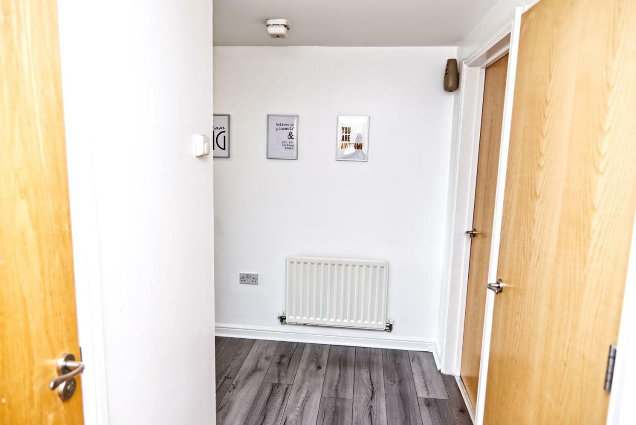 The Pent House - Lushio Apartments Northampton Bagian luar foto