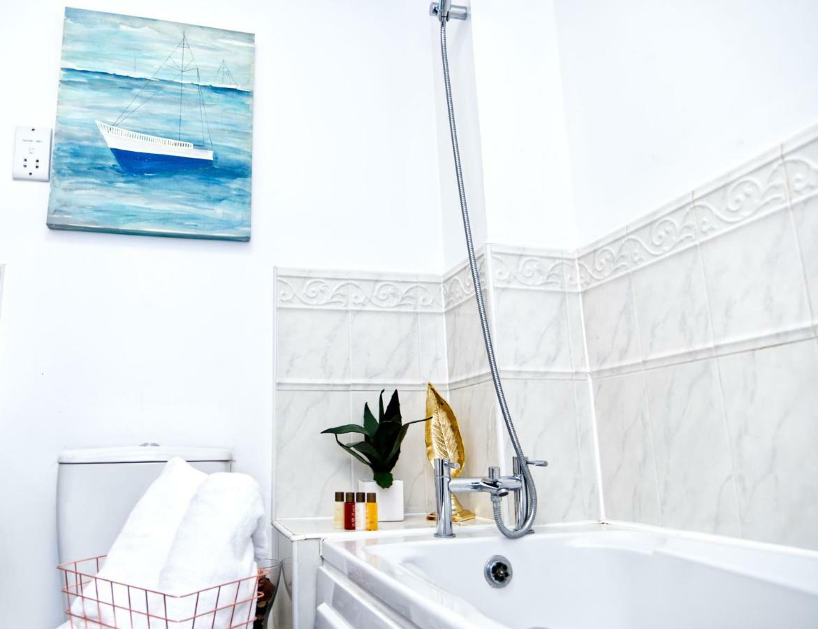 The Pent House - Lushio Apartments Northampton Bagian luar foto