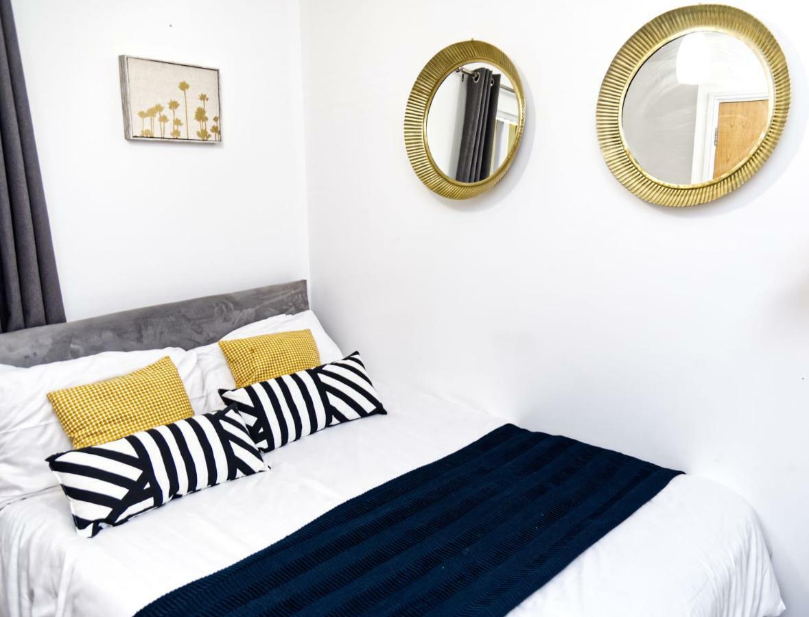 The Pent House - Lushio Apartments Northampton Bagian luar foto
