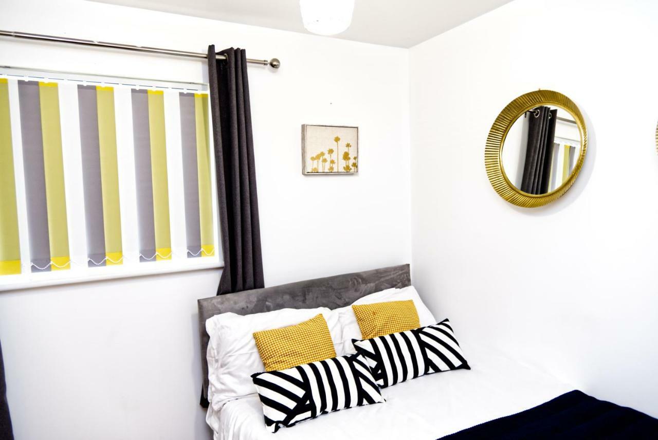The Pent House - Lushio Apartments Northampton Bagian luar foto