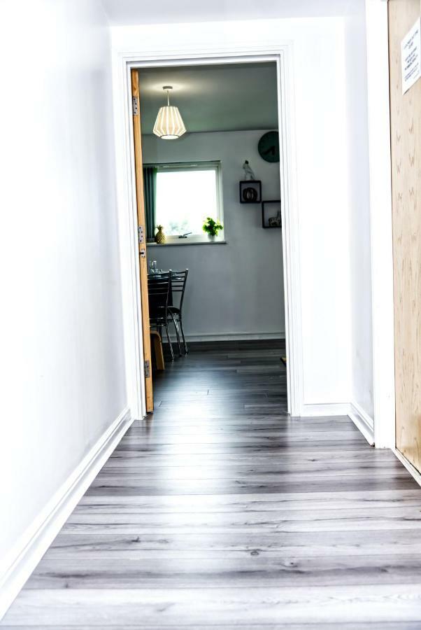 The Pent House - Lushio Apartments Northampton Bagian luar foto
