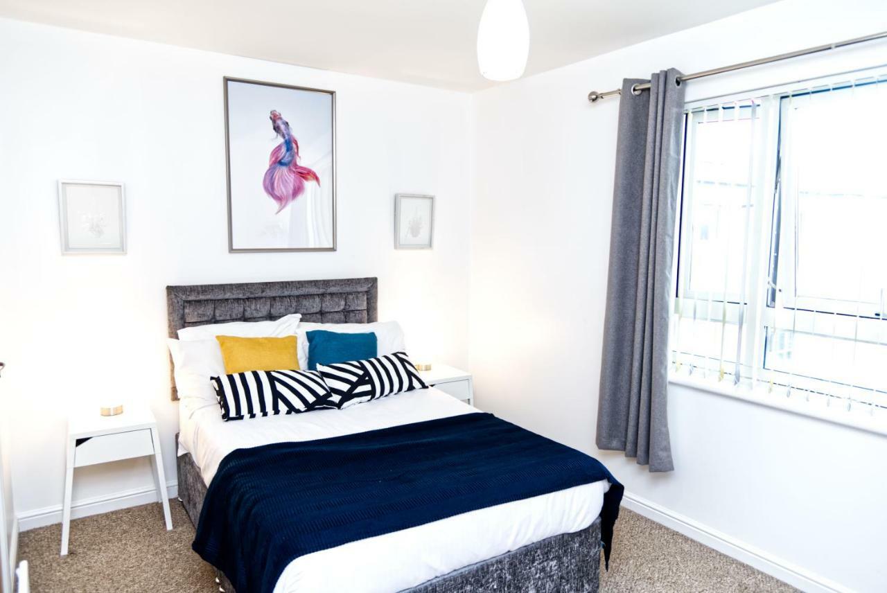 The Pent House - Lushio Apartments Northampton Bagian luar foto